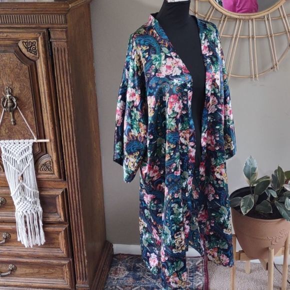 Victoria's Secret Gold Label‎ Blue/Green Paisley Vintage Robe OSFA - Picture 2 of 14